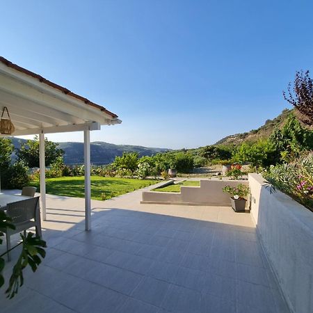 Ornament: Infinite Nature Villa Dhafnes المظهر الخارجي الصورة